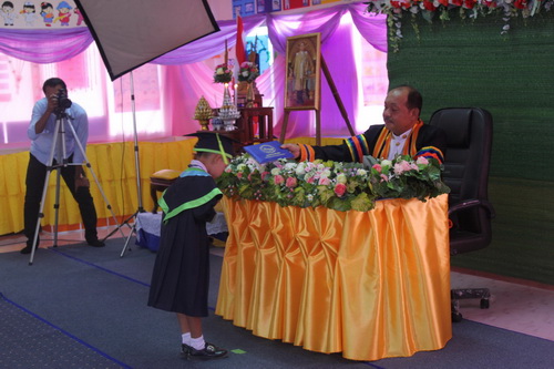 พิธีมอบวุฒิบัตรแก่บัณฑิตน้อย รุ่น 1 ประจำปีการศึกษา 2557