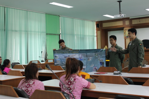 เจ้าหน้าที่กรมทหารเข้ารายงานตัวก่อนปฏิบัติงาน